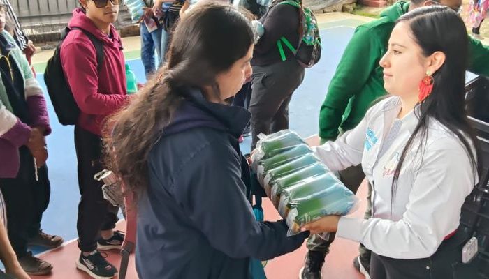 Más de 19.000 litros de leche son entregados a comunidades indígenas en jornada solidaria