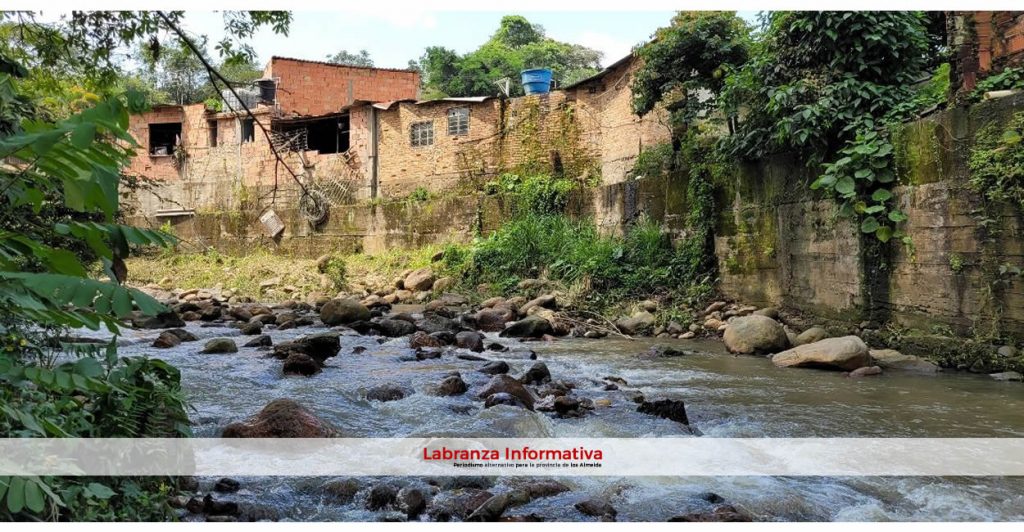 CAR reitera llamado a respetar zonas de protección de fuentes hídricas