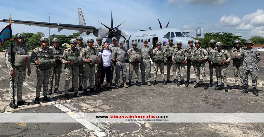 Cadetes de la Fuerza Aérea de República Dominicana recibieron formación en paracaidismo por parte de la Fuerza Aérea Colombiana