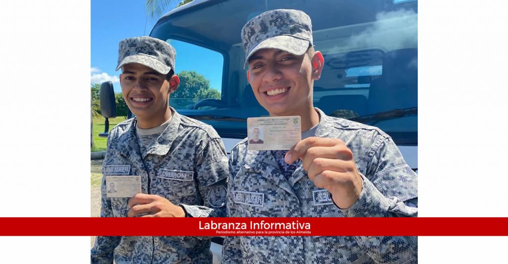 Soldados en el Comando Aéreo de Combate Nº 1 recibieron licencias de conducción