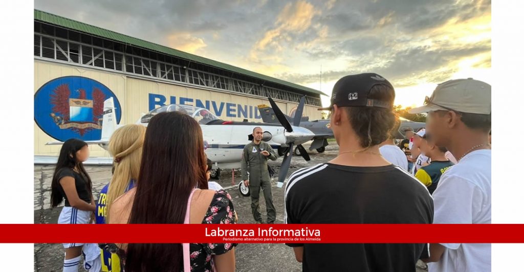 Niños de Puerto Salgar (Cundinamarca) disfrutaron de ‘Así se va a las Estrellas’ en el Comando Aéreo de Combate Nº 1