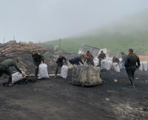 CAR y Carabineros de la Policía Nacional incautan cerca de una tonelada de carbón vegetal en Soacha