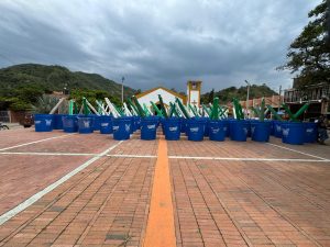 La CAR entregó 127 kits para recolección de aguas lluvia en Quebradanegra