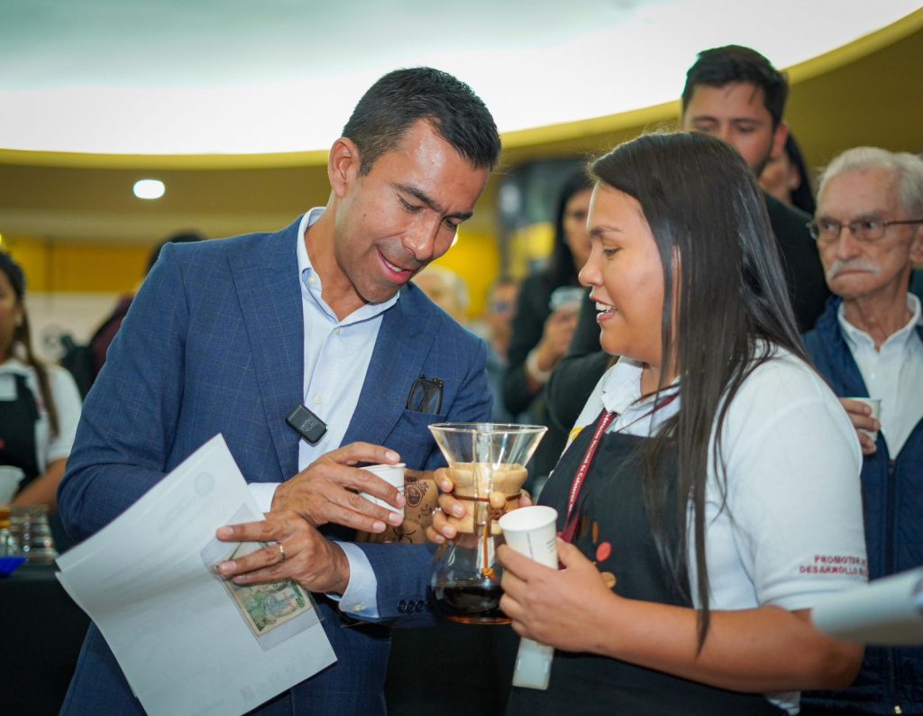 A hacer filas el primero de julio, bancos ofertarán línea crediticia para el sector agropecuario: Gobernador