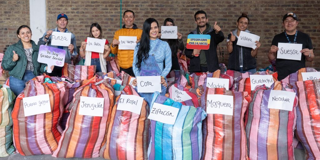 Cundinamarca se viste de solidaridad con 15 mil donaciones de ropa nueva