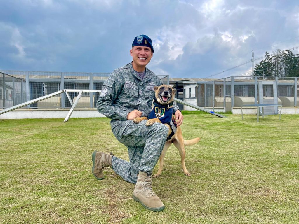 Carlos Andrés Montoya: primer etólogo militar especializado en bienestar animal