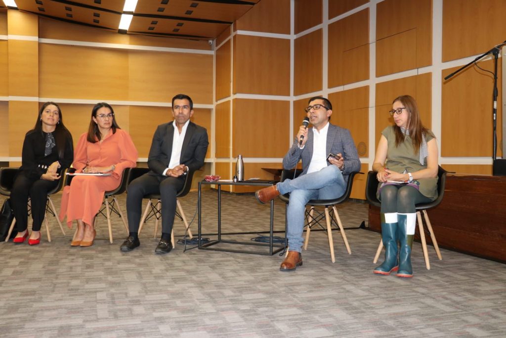 La CAR presenta estudio que brinda a 31 municipios de la jurisdicción las alternativas para la prevención del riesgo frente a fenómenos amenazantes.