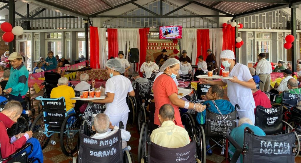 Adultos mayores y funcionarios del CBA de Arbeláez compartieron en una jornada de alegría y compañerismo