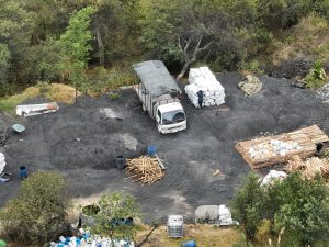 CAR detecta en flagrancia quema a cielo abierto para producción de carbón vegetal en Nemocón, Cundinamarca