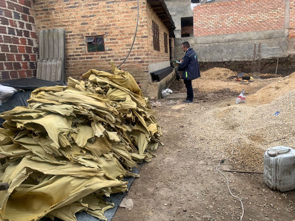 CAR sanciona a dos curtiembres por exceder vertimientos en el cabezal de descarga sobre el río Bogotá