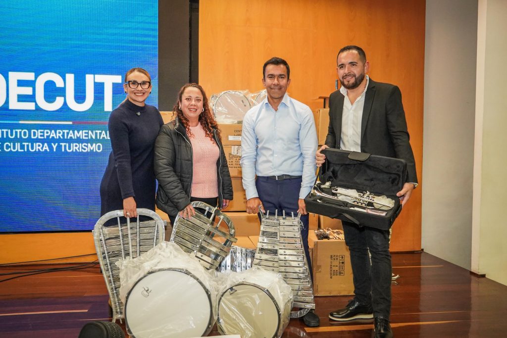 Cundinamarca entregó instrumentos musicales a ocho municipios, por valor de $600 millones