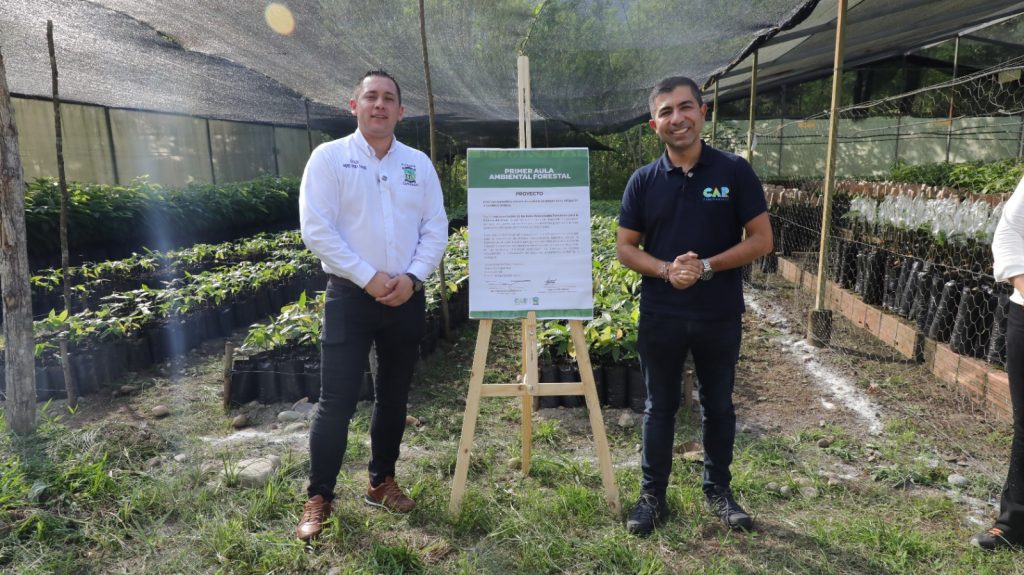 Con una inversión de 180 millones de pesos, el director de la CAR dio vía libre al primer proyecto para la reforestación en los 104 municipios de la jurisdicción