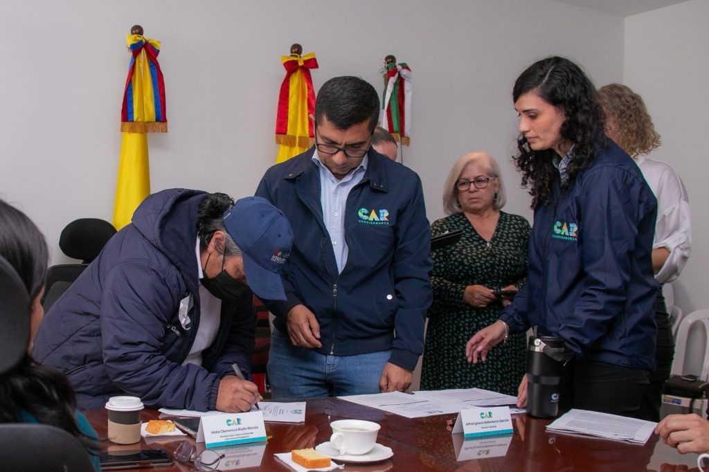 CAR entregará 130 millones a 10 juntas comunales para proteger la biodiversidad