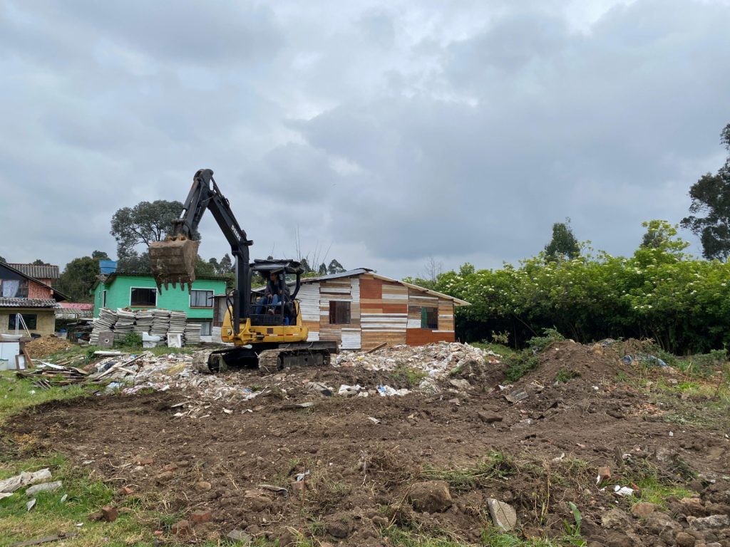CAR impone medida en Chía por inadecuada disposición de residuos para rellenar y nivelar un terreno