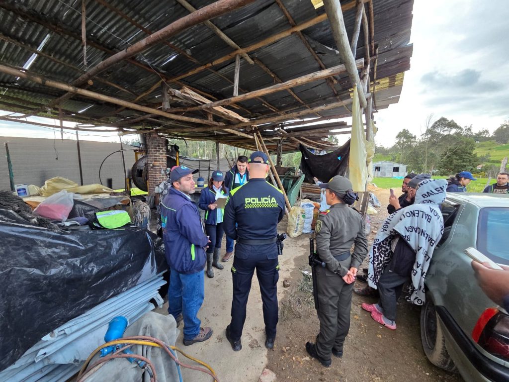 Autoridades suspenden descargas contaminantes de una curtiembre en Chocontá Cundinamarca.