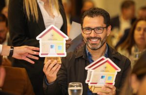 En desayuno con el gobernador Jorge Rey, más de 120 empresarios donan viviendas y aportan recursos para reconstruir Paratebueno y Medina