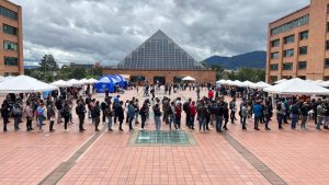 El empleo también tiene estación: Regiotram impulsa feria laboral en Cundinamarca junto a otras 30 empresas