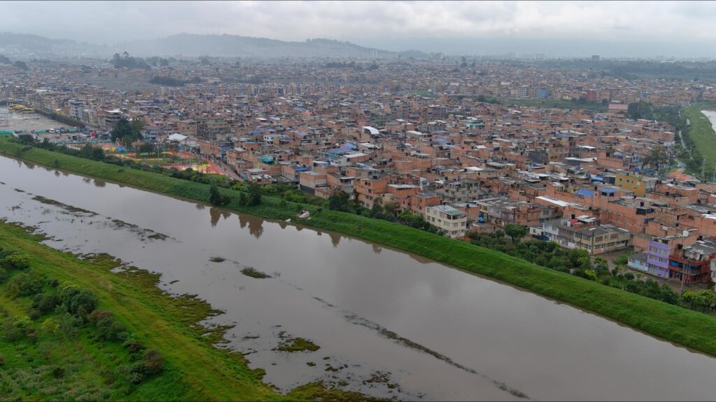 CAR Y Gobernación de Cundinamarca unen esfuerzos para mitigar riesgos en 16 puntos críticos del río Bogotá