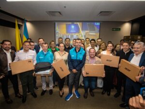 Gobernador Jorge Rey entrega equipos a 15 municipios para modernizar los Centros Interactivos Digitales