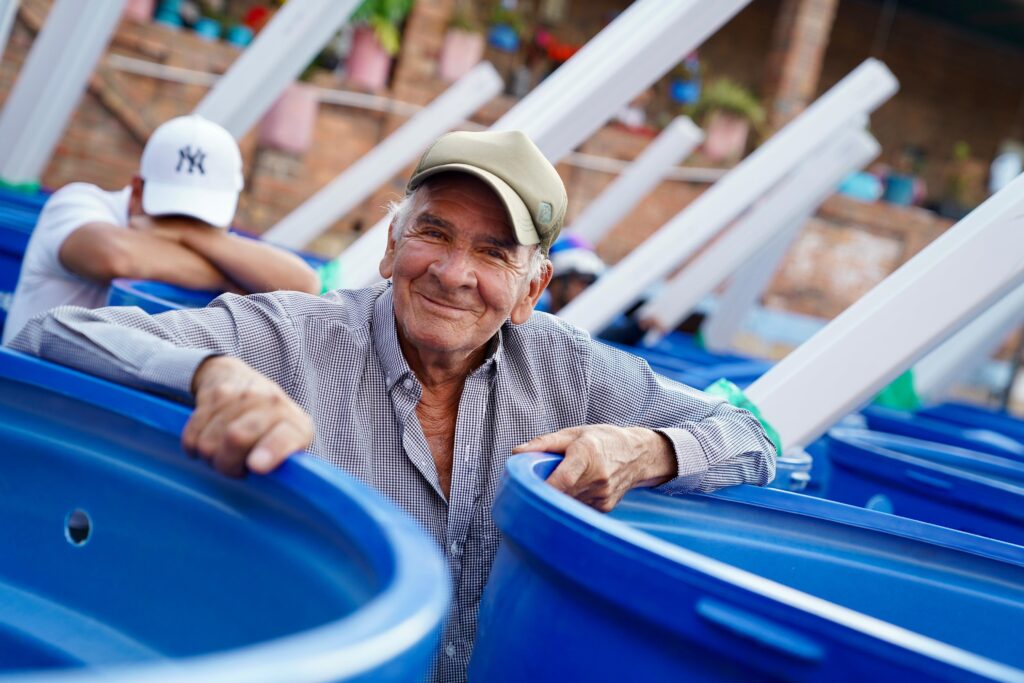 5.000 familias de Cundinamarca y Boyacá ya aprovechan el agua lluvia con tanques entregados por la CAR