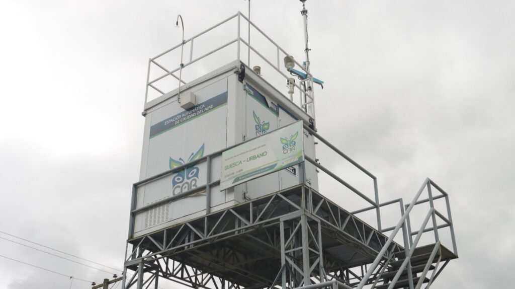 La industria genera más del 50 % de la contaminación del aire en la Sabana de Bogotá, revela estudio de la CAR