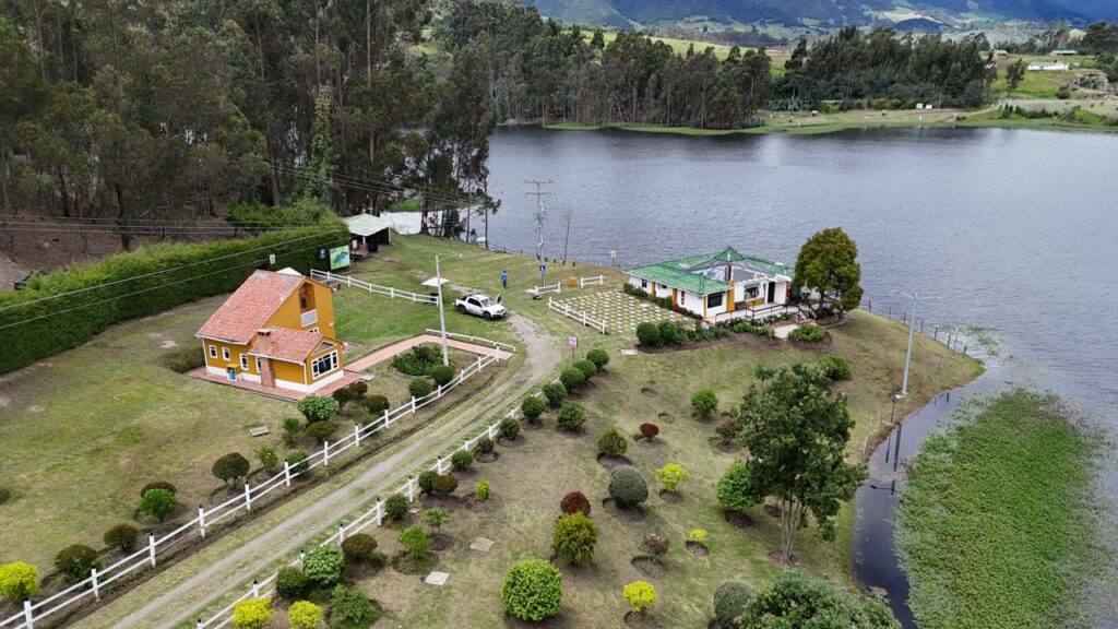 6 destinos naturales a pocas horas de Bogotá para viajar en esta naviadad 2025-2026, apuesta ecoturística de la CAR