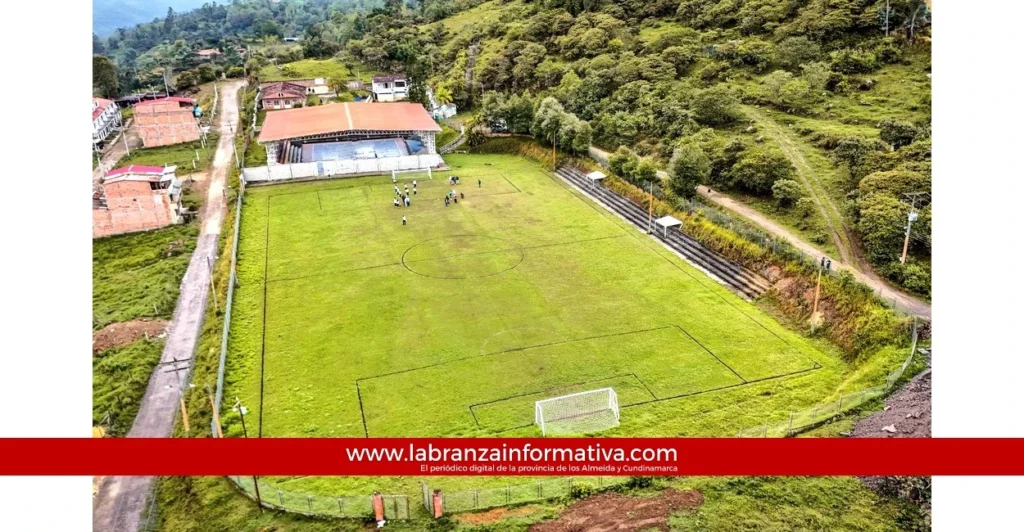 Inversión de la Gobernación de Cundinamarca para la cancha de fútbol de Manta