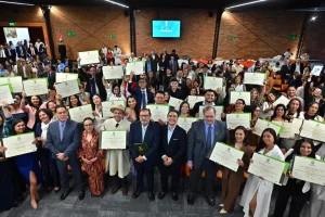 En Cundinamarca, los primeros 64 beneficiarios de Alianza por el Futuro culminan maestrías en la Universidad El Bosque