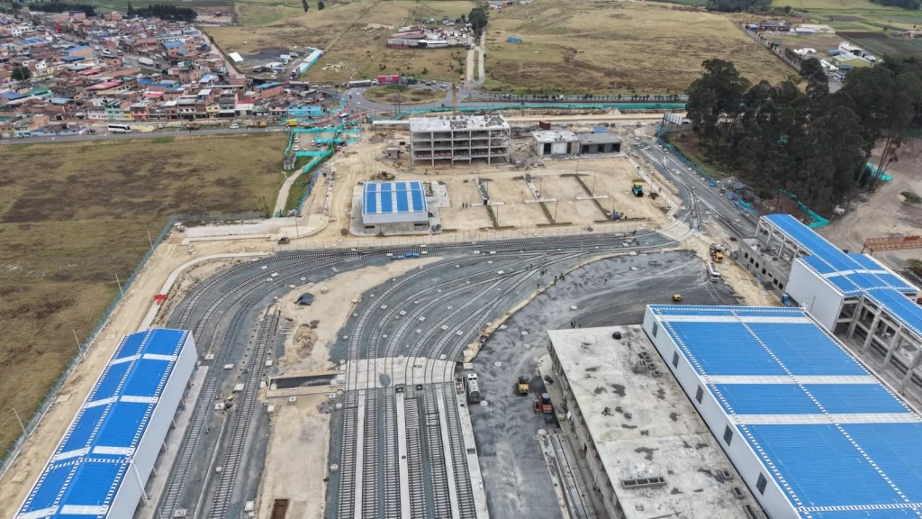 RegioTram completa la estructura de su centro de control y El Corzo entra en fase de pavimentación